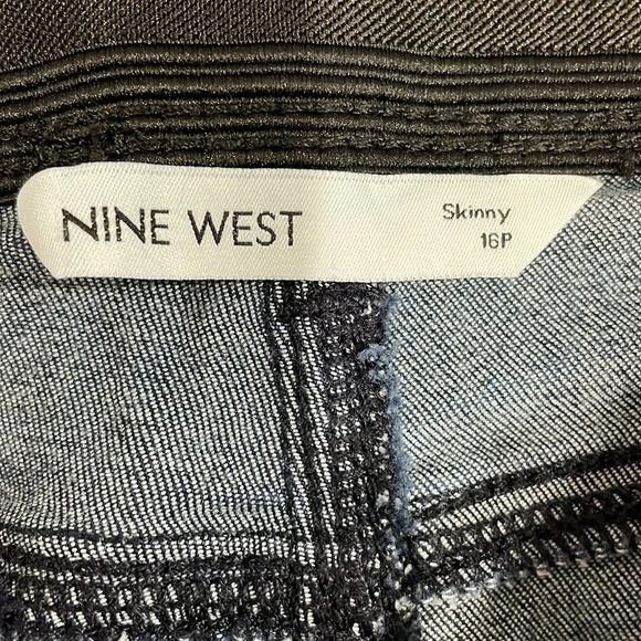 NWOT Nine West Skinny Dark Wash Denim Jean 16 P - Picture 11 of 16